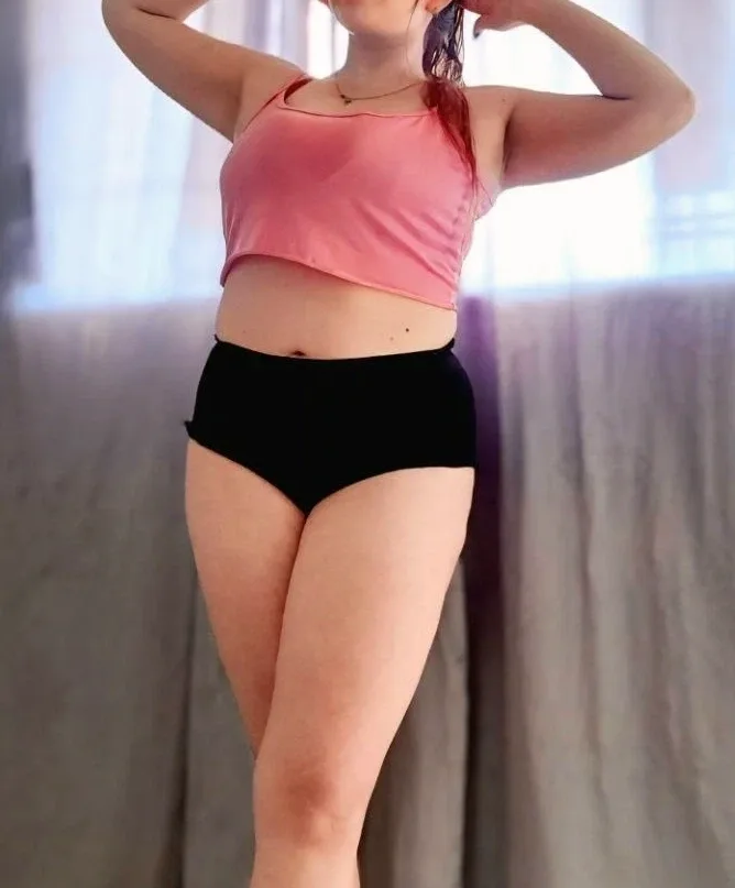 Amina, 27