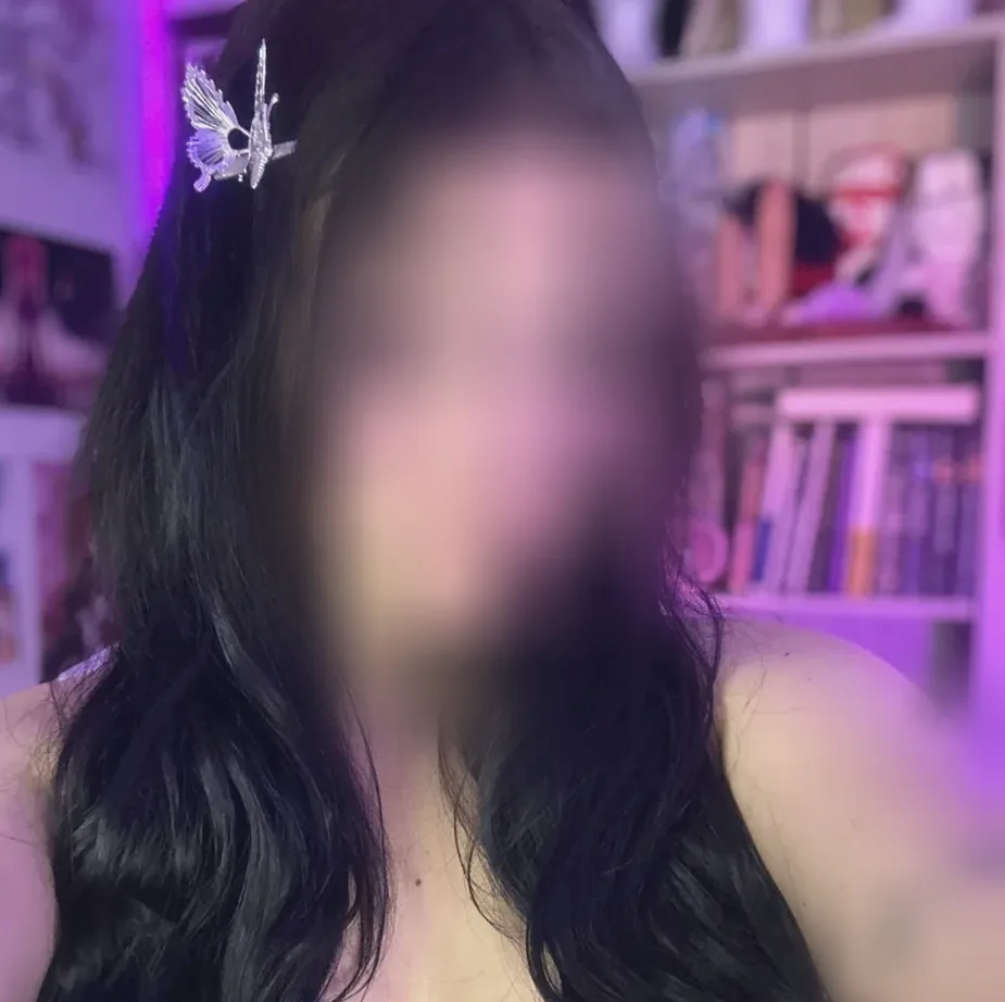 Chantal, 26