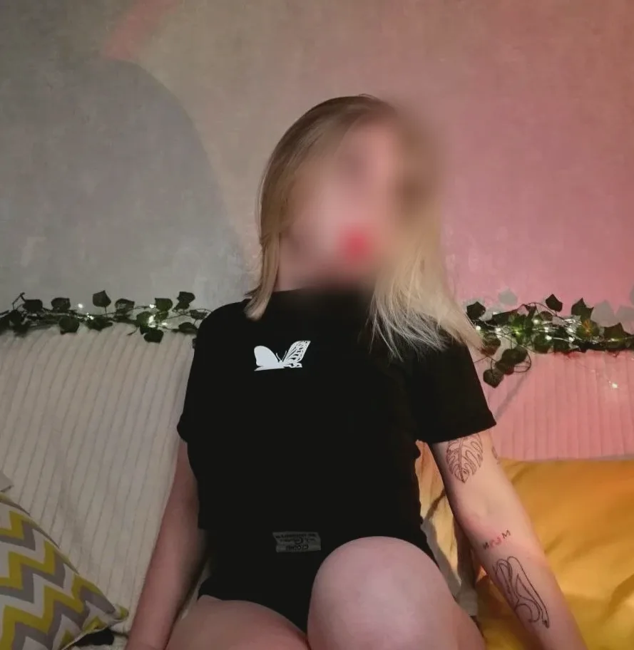 Nathalie, 22